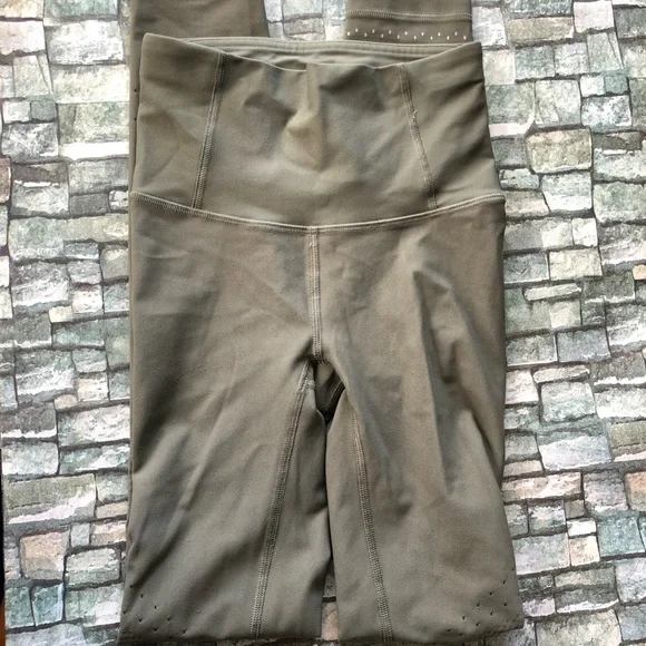 Lululemon In Focus Run Tight Sz 2 - Picture 2 of 11